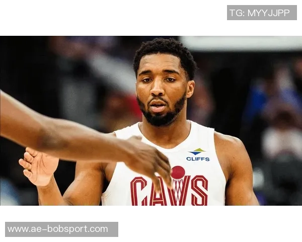 米切尔半场表现亮眼仅用16分钟砍下14分4助攻3抢断展现实力