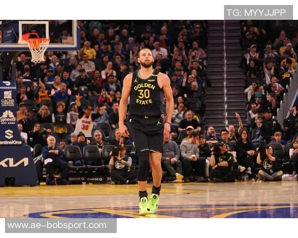 库里谈比赛关键时刻：短暂崩盘可能毁掉整场表现