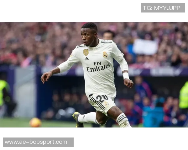 卡马乔谈维尼修斯情绪波动与阿隆索适应首赛季的挑战