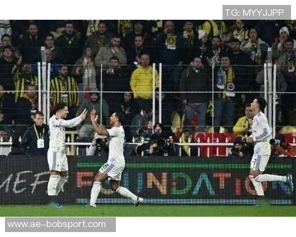 本周欧冠最佳阵容揭晓奥斯梅恩梅里诺福登丹伯恩领衔出战